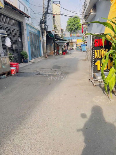 Nhà đúc lầu hẻm thông xe tải 1/ quang Trung p10 GV 4 x 17m 3pn2wc 13.5