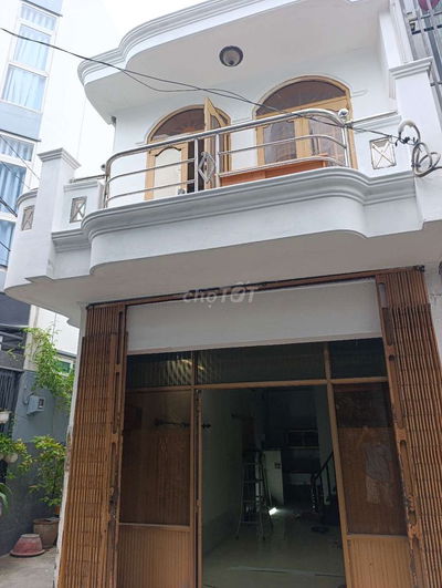 Nhà chính chủ hxt moi sơn sửa cho thuê lâu dài