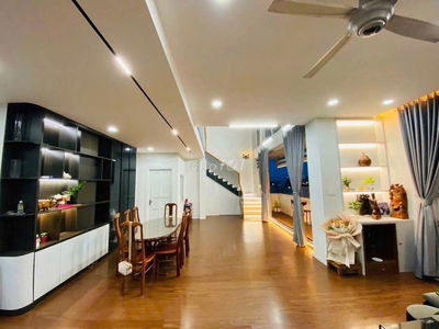 Penthouse 184 m2 3 PN B1 Trường Sa Q. Bình Thạnh