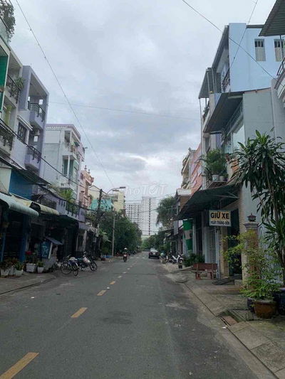 Chủ kẹt bán gấp MTNB Lê Sao. 4.5m x 18m. Nhà 3 tấm. Giá 9.9 tỷ