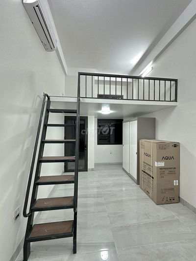 Chính chủ 100% đầy đủ nội thất có ban công thang máy giờ giấc tự do