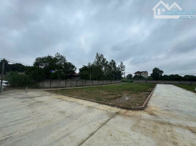 Nhỉnh 2 tỷ có 100m lô góc trung tâm phường Sơn Tây, 200m đến chợ, trường, UBND