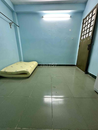 Cho thuê phòng giá:2.3Tr có lối đi riêng Q10 chính chủ