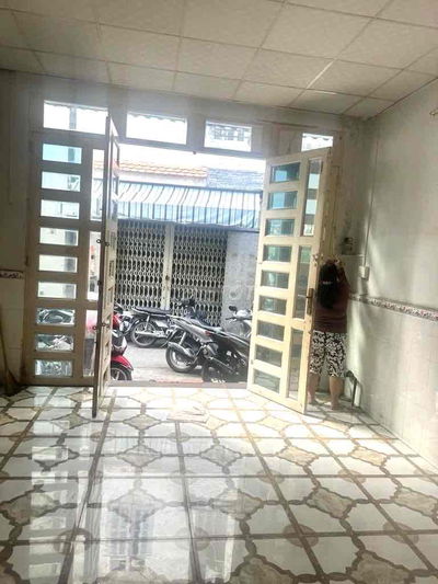 VIEW HIM LAM - ĐƯỜNG TRƯỚC NHÀ 5M - NHÀ CŨ TIỆN XÂY MỚI HOẶC SỬA LẠI C