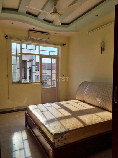 Cho nữ sv hay nữ nv vp thuê