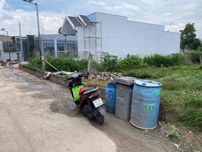 Cần bán lô đất ngộp 162m2 thổ cư 1 sẹc Nguyễn Kim Cương vào 300mét,ấp7