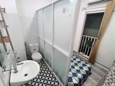 Phòng trống vào ở liền, ngay trung tâm đường nguyễn trãi Q1