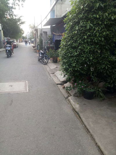 Cho thuê mặt bằng kinh doanh  đẹp gần ngã tư