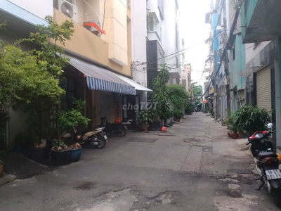 🏠Nhà vị trí góc đẹp như biệt thự hẻm thông, có không gian thoáng xanh.