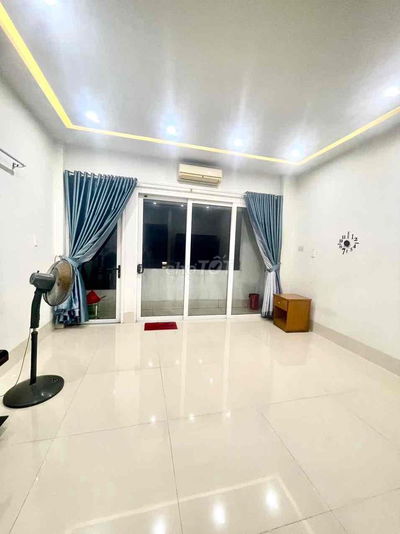 Cho thuê phòng giá rẻ cửa sổ ban công thoáng mát ngay Tân Bình