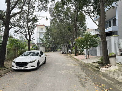 Cần bán 135m(6,2 x 21.8m) , sát chợ nông sản Thủ Đức, SHR, full thổ cư