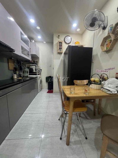 Nhà 50m2 sử dụng, 2PN, cách hẻm lớn 10m, gần chợ Tân Bình