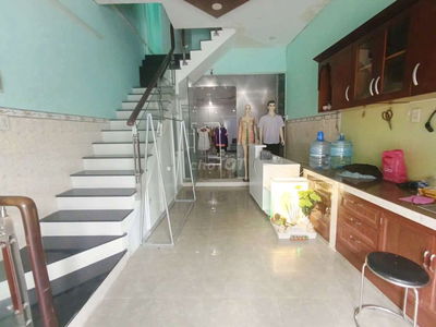 Nhà thuê Mặt Tiền Lý Thánh Tông. Quận Tân Phú (2pn, 3wc). Dtsd 180m2