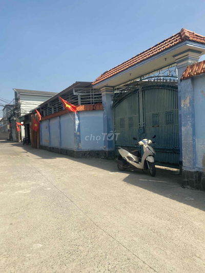 Cho thuê nhà xưởng  hẻm 99 Phạm Thị Giây xã thới Tam Thôn Hóc Môn Giá