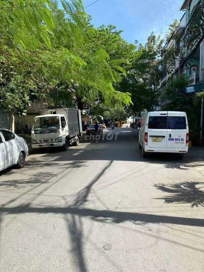 NHÀ ĐƯỜNG XE TẢI NÉ