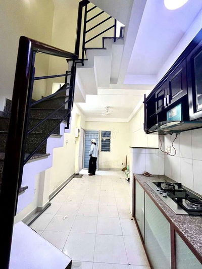 CHO THUÊ NHÀ NGUYÊN CĂN(3PN,3WC,SÂN THƯỢNG)NGUYỄN THỊ MINH KHAI,QUẬN 1