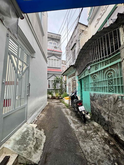 nhà ngay sát chợ Trần Hữu Trang