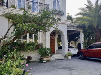 CHO THUÊ BIỆT THỰ CHATEAU 6.000 USD Hồ Bơi Sau Nhà