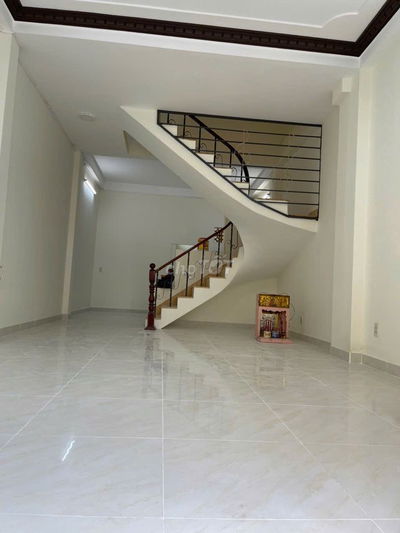 Nhà 4 tầng mới sửa, rộng rãi, 4m x 15m, 3PN, 4WC, hẻm Lò Gốm, giá rẻ .