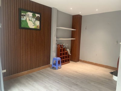 Cho thuê tầng 1 phố Âu cơ