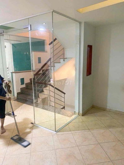 Nhà hẻm số 400 đường Cmt8, 5x12m, 1 trệt 1 lửng 2 lầu 1 sân thượng.