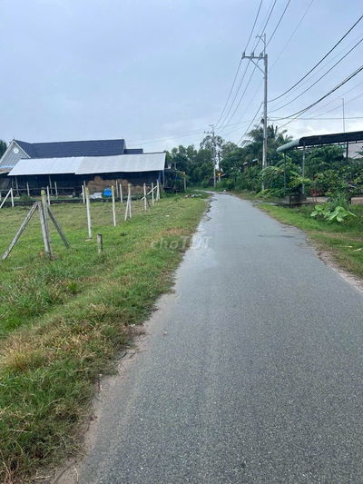Lô đất MT đường nhựa, 470m2, có 300m thổ cư, xã Trung Lập Thượng.