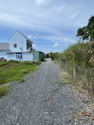 đất ở nông thôn xã Mỹ Lệ, Tây Ninh. 100m vuông, 2 mặt tiền, hẻm xe hơi