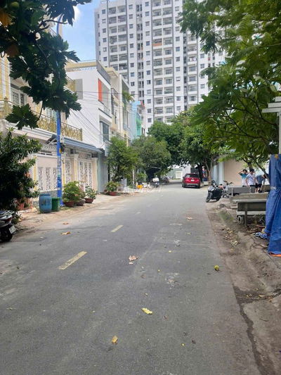 Cần bán gấp nhà Đường Dương Thị Giang DT 4, 5 x20.1 trệt 3 lầu 4PN4WS