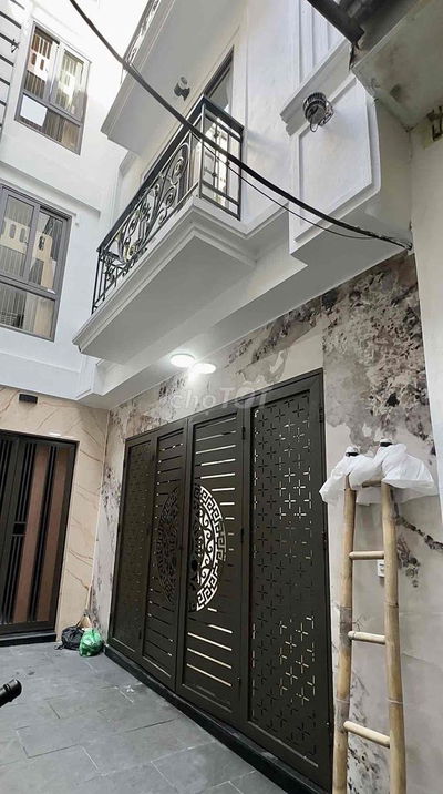 BÁN NHÀ HOA HẬU KHÚC THỪA DỤ - CẦU GIẤY - THANG MÁY - GẦN PHỐ Ô TÔ TRÁ