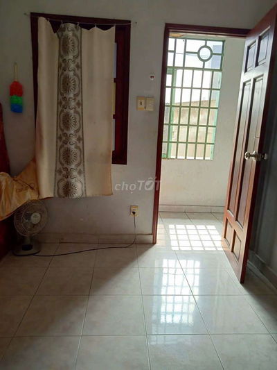 Cho thuê 1 phòng ở Tân Bình có cửa sổ thoáng mát giờ giấc tự do