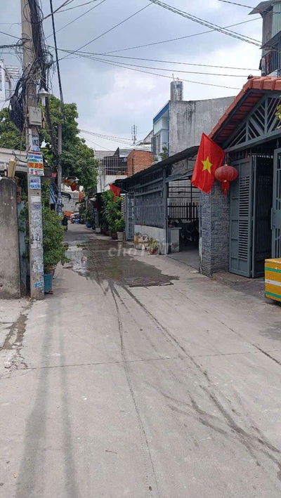 Cần bán gầp nhà P ĐHT .Q12.DT 4,6x20. Nhà cầp 4