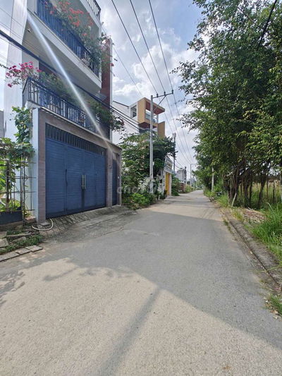 Đất mặt tiền hẻm Bưng Ông Thoàn sổ riêng xây dựng tự do, giá cực mềm