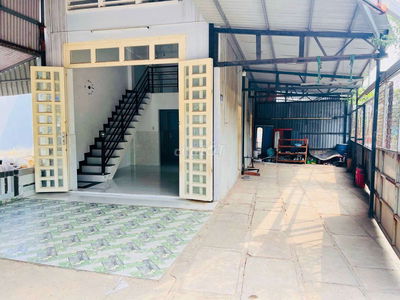 Cho thuê nhà sân oto dt rộng 125m2 dĩ an Bình Dương
