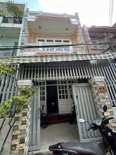 bán gấp nhà 1 trệt 2 lầu ngay trung tâm Q2, DT: 72,5m2, giá: 6,6ty