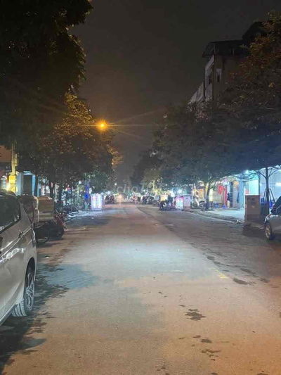 NHÀ DÂN XÂY CHẮC CHẮN , RẤT MỚI , THOÁNG SÁNG , HÀNG XÓM KĐTĐK