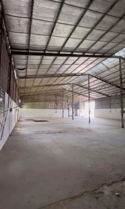 Kho diện tích 400m2 ở Đường Nguyễn Văn Tạo cần cho thuê gấp giá rẻ