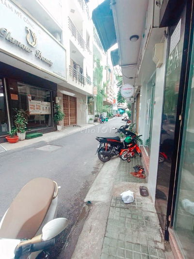 Nhà mặt tiền khu đường Hoa- 22 triệu 🇻🇳 4PN-3WC 🇻🇳 DT 4x8m