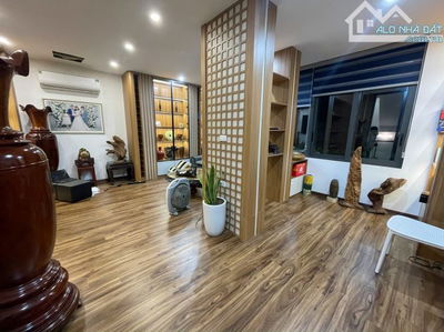 Nhà đẹp Hoàng Quốc Việt 70m, 5 tầng, MT 6m, ô tô vào nhà, sát phố kinh doanh, giá 23 tỷ hi