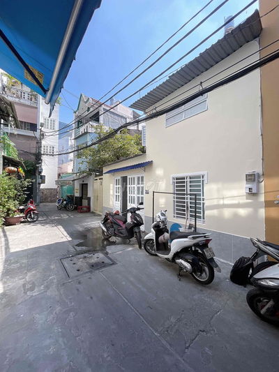 NHÀ MỚI-HẺM XE HƠI PHAN XÍCH LONG DT: 8x4m, 2PN