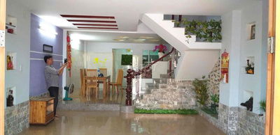 Cho rhuê nhà 5 x18-3 lầu -5 phong xtt-dg xe tải dan cư sam uat