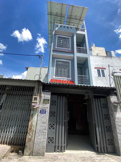 nhà 1 trệt, 2 lầu, 1 sân thượng