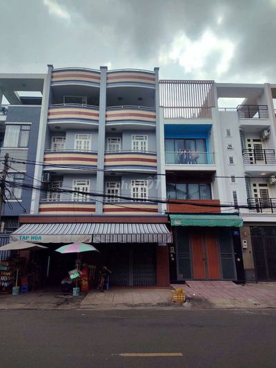 Cho thuê nhà có nội thất khu tên lửa dt 4*20m