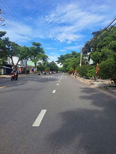 BÁN ĐẤT MT ĐƯỜNG 15M5 LỀ 4M HOÀ QUÝ. TẶNG NHÀ C4