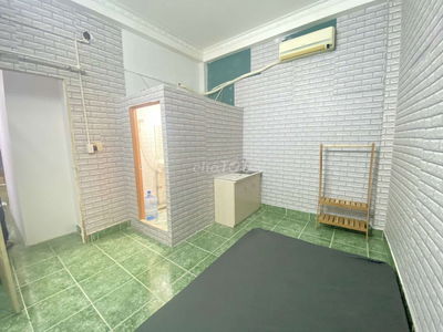 Cho thuê 1 phòng có máy lạnh tủ lạnh kệ bếp tủ áo, nệm wc riêng máy