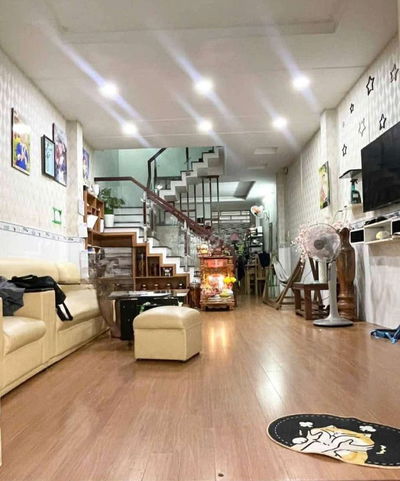 Tám Danh, P.4, Q.8, dt: 4 X 15,5m, 2 lầu, giảm 600 triệu còn 5 tỷ 9.