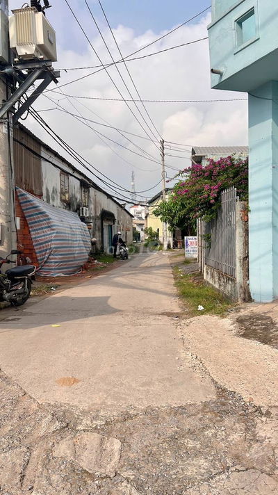 BÁN ĐẤCHỢ BÌNH CHÁNH-SỔ RIÊNG-HOÀN CÔNG-XÂY DỰNG TỰ DO-GIÁ 750TR CÓ TL