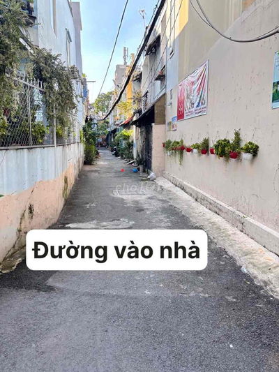 Nhà e cần gom tiền nên bán bớt 1 căn đổ 2 tấm