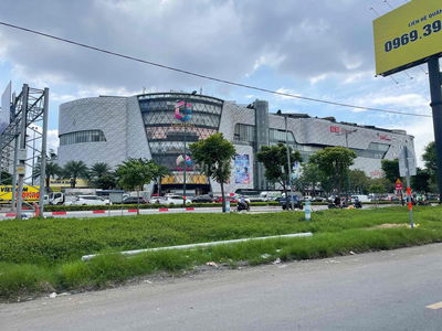 MẶT TIỀN KINH DOANH SIÊU ĐẸP – NHÀ 3 TẦNG HOÀN CÔNG – SÂN XE HƠI RỘNG