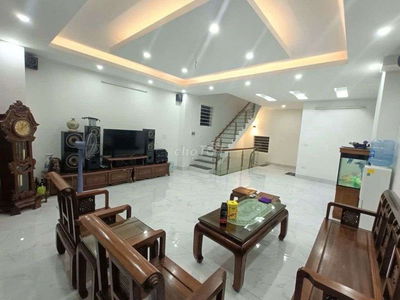 🏡 VIỆT HƯNG – 51m² – 💰11,XX TỶ
🌟 SIÊU PHẨM GARA Ô TÔ – NHÀ DÂN XÂY