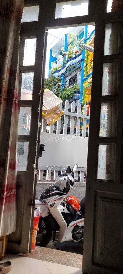 Cho nam thuê Phòng Lầu 1 và giường ghép ỏ trệt  P1Q10 GTD